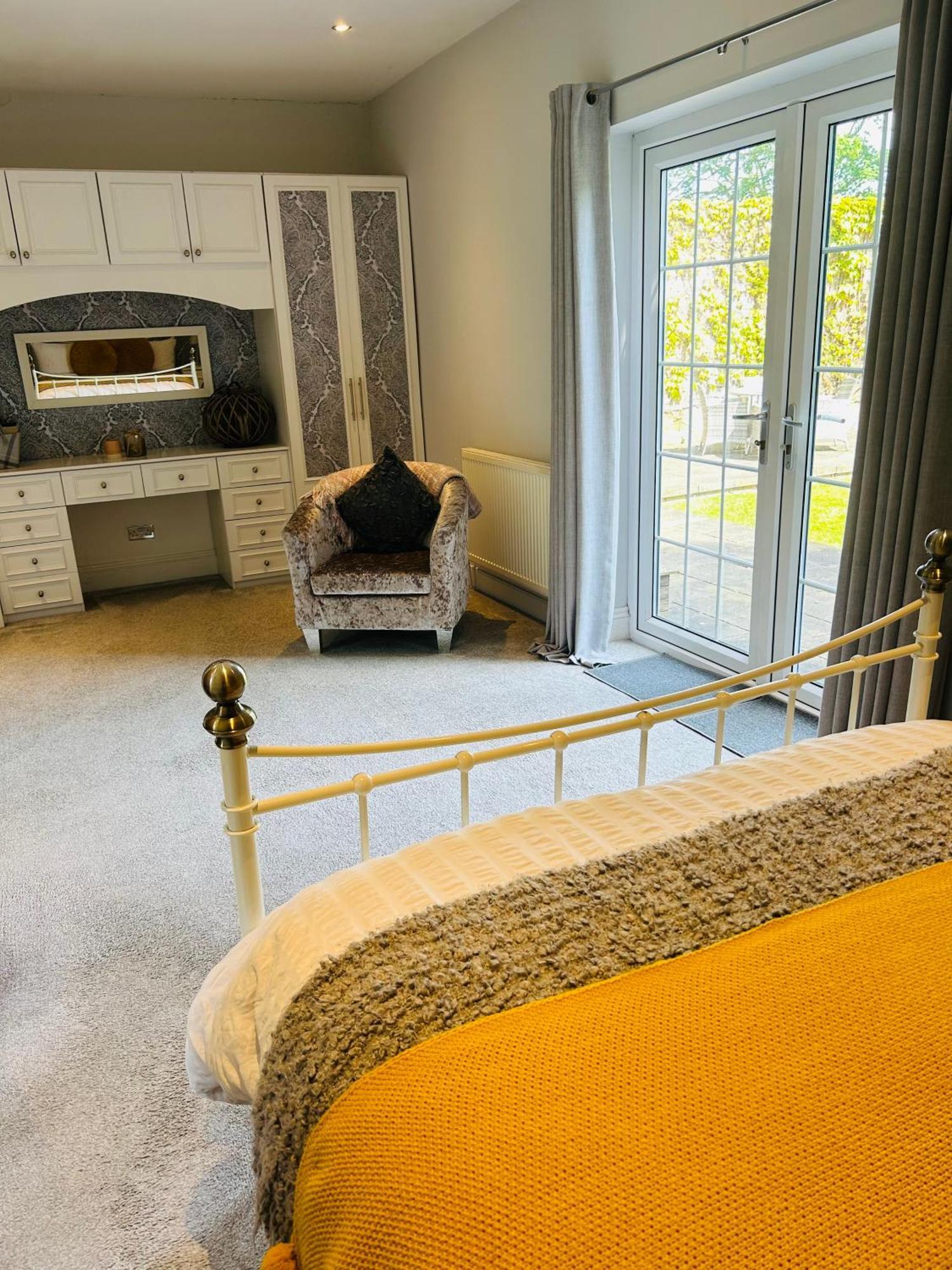 The Old Coach House At Stewton Apartment *